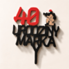 marka perspnalizowany Topper 3D „40 urodziny Marka” z motywem motocyklisty, personalizowana dekoracja do tortu dla fana motorów.