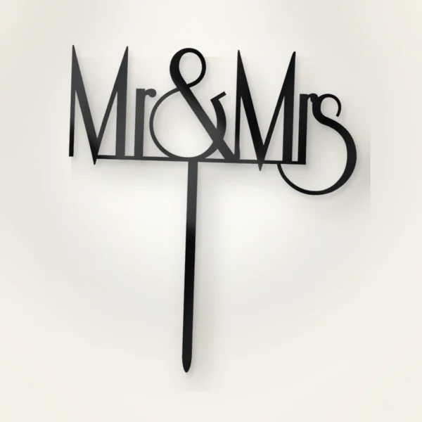 Topper na tort nowoczesny napis Mr & Mrs 3D – ślubny
