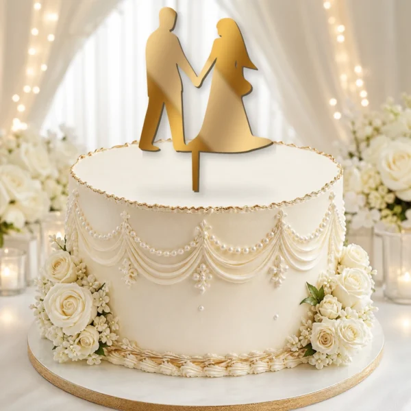 topper-na-tort-slubny-para-mloda-za-rece-na-torcie-zlote-lustro-toppery3d Topper na tort para młoda trzymająca się za ręce 3D