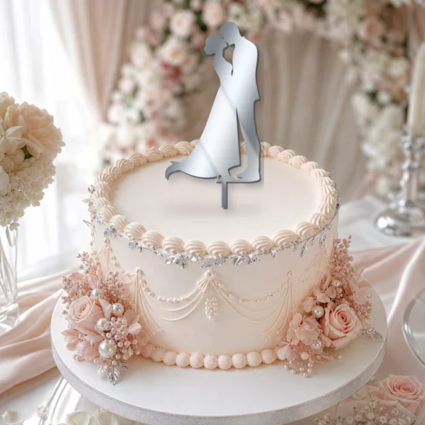 topper-na-tort-slubny-romantyczny-pocalunek-na-torcie-srebrne-lustro-toppery3d Topper na tort romantyczny pocałunek pary młodej 3D