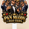 Topper graficzny na Wieczór Kawalerski – Pan Młody i Jego Ekipa Topper graficzny na wieczór kawalerski z napisem Pan Młody i Jego Ekipa oraz grupą mężczyzn w garniturach