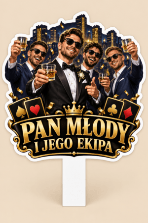 Topper graficzny na wieczór kawalerski z napisem Pan Młody i Jego Ekipa oraz grupą mężczyzn w garniturach