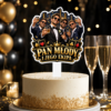 Topper graficzny na Wieczór Kawalerski – Pan Młody i Jego Ekipa Topper graficzny na wieczór kawalerski jako dekoracja tortu z motywem pana młodego i jego ekipy